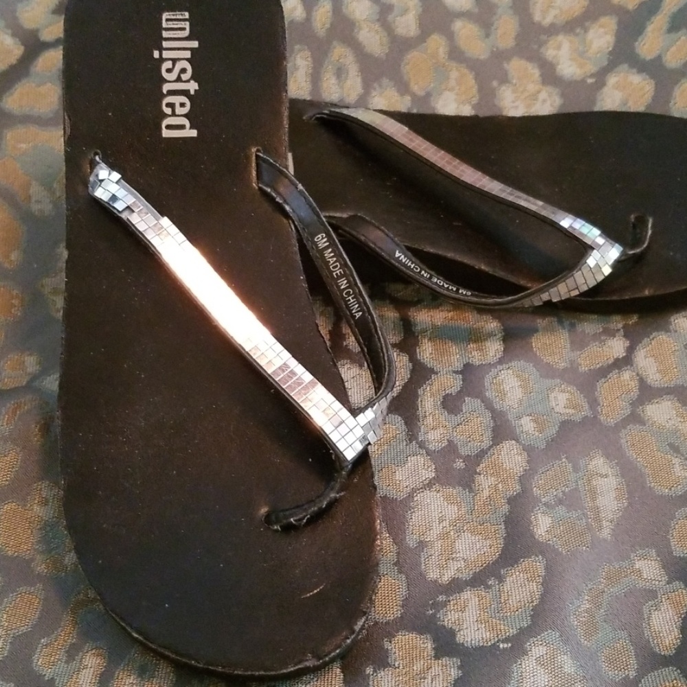 2/$15 Unlisted Silver Flip Flop Sz 6